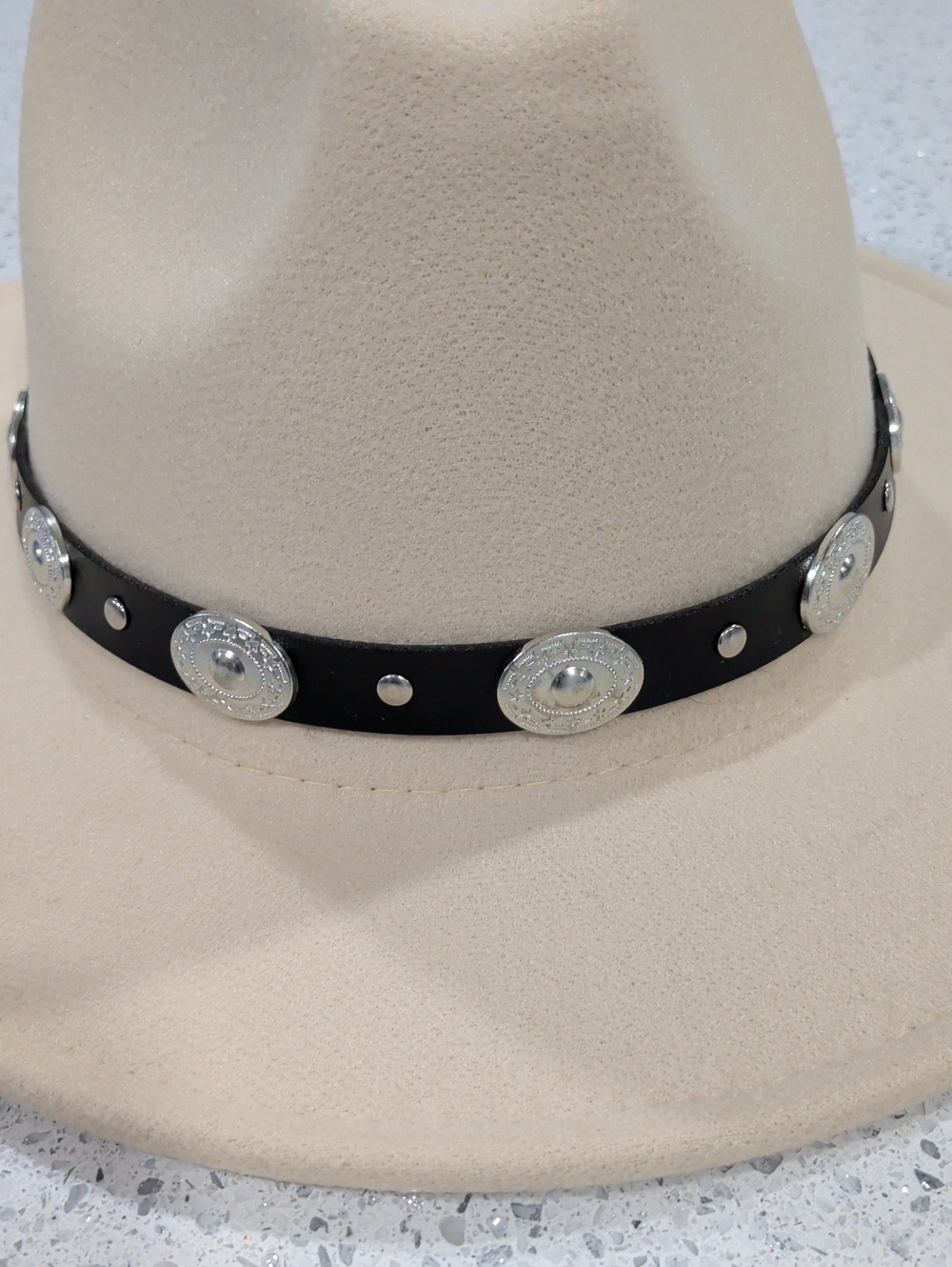 NWT Women Or Men's Cream Felt Cowboy Hat with Decorative Black Band - Picture 2 of 7